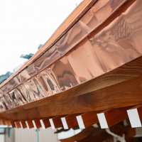 寺社仏閣の軒付け銅板包みの事例